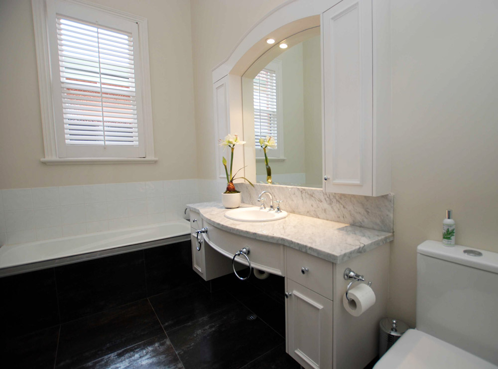 country-style-bathroom.jpg