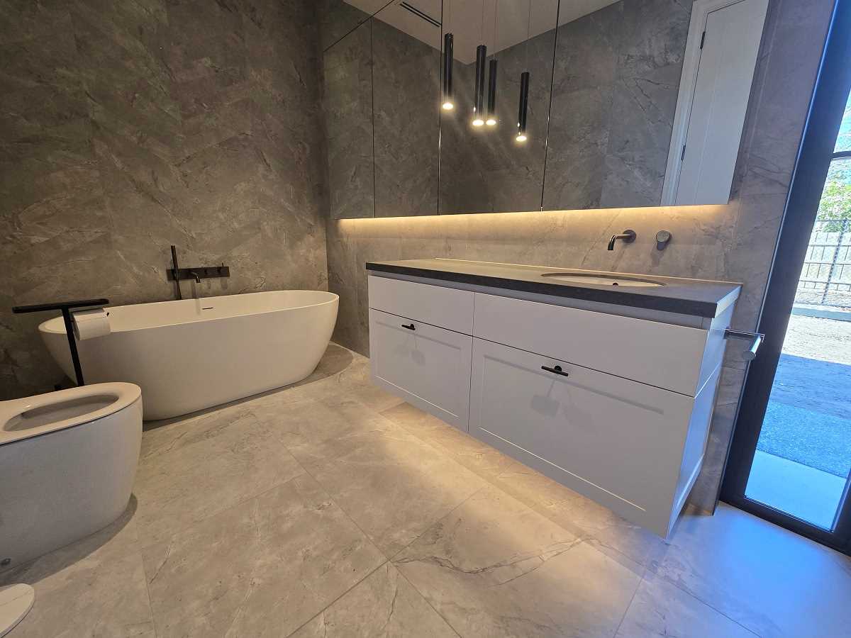 full-bathroom.jpg